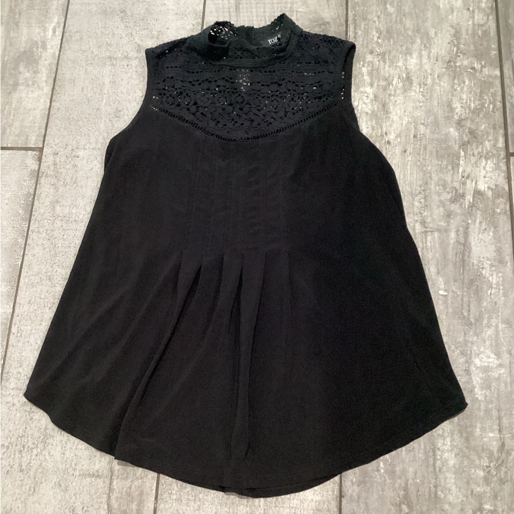 Roz & Ali Black Lace Detail Sleeveless Top size small#36